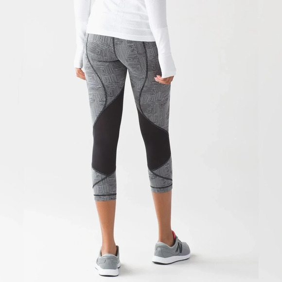 Lululemon Pace Rival Crop Maze Jacquard White Black / Black Leggings Size 10 - Picture 2 of 8